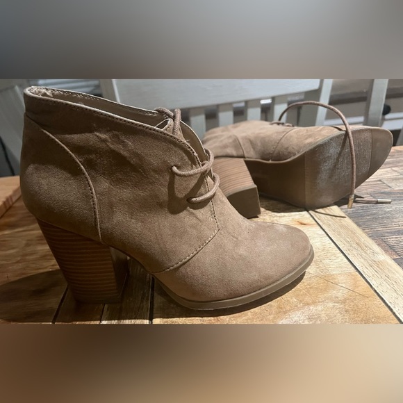 Forever 21 boots - Picture 3 of 3
